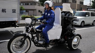 Dieses Motorrad wurde tatsächlich von einem Japanischen Toilettenhersteller entwickelt und wird nur mit...ihr wisst schon, angetrieben