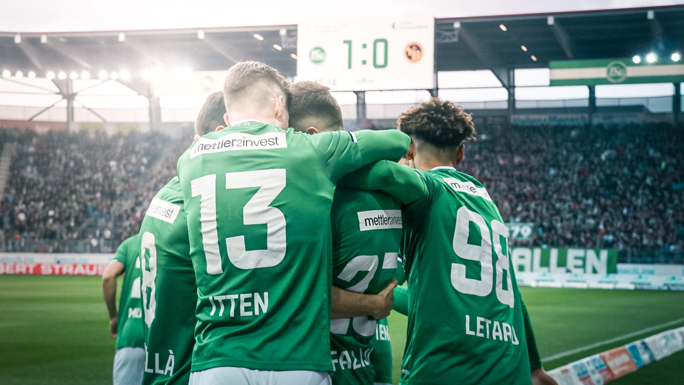 Der FC St.Gallen feiert das 1:0 gegen die Young Boys.